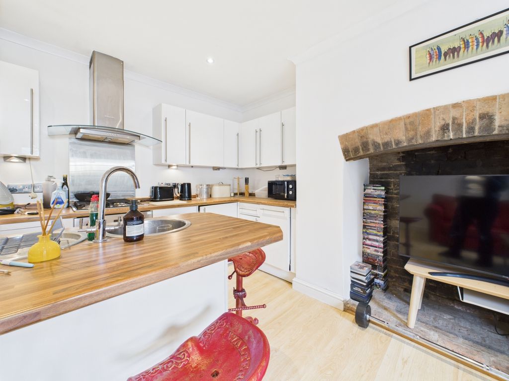 Property photo 2 of 6 Cam01740G0-Pr0417-Still002
