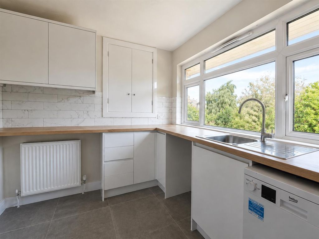 Property photo 3 of 12 Kitchen 3.Png
