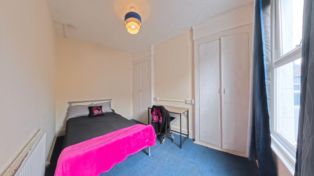 Property photo 3 of 8 Bed 3