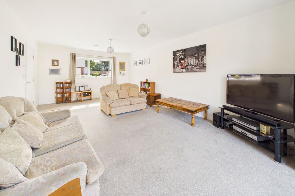 Property photo 3 of 23