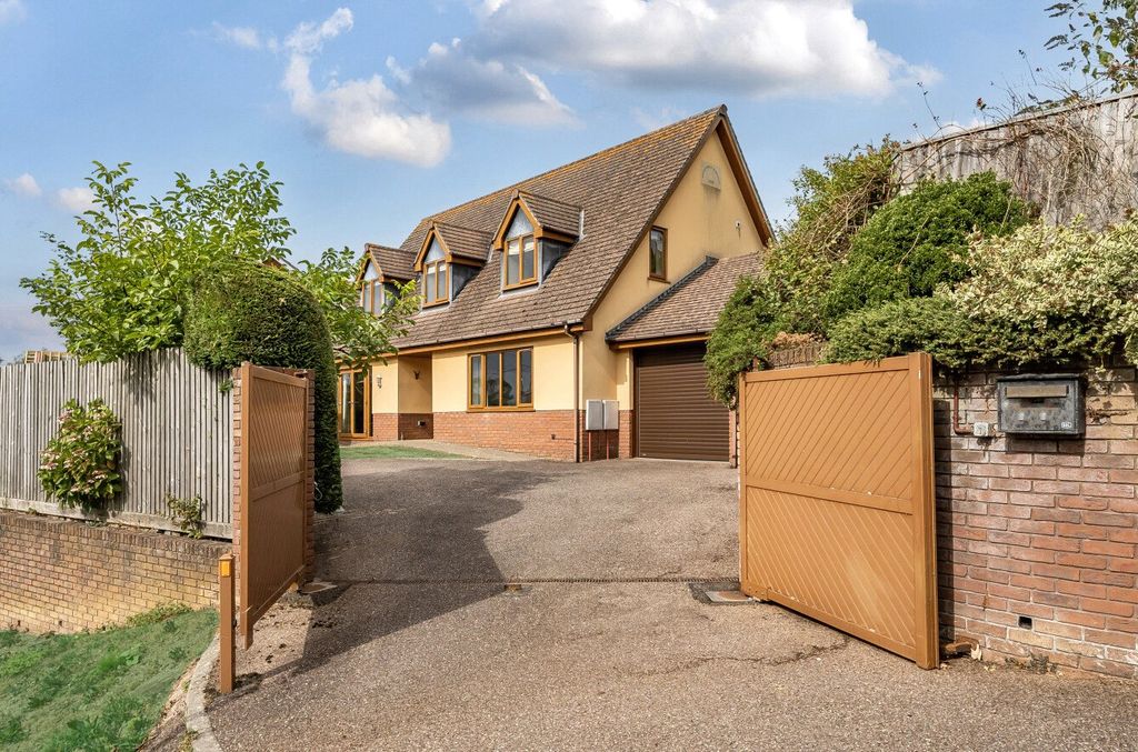 Property photo 3 of 19 External