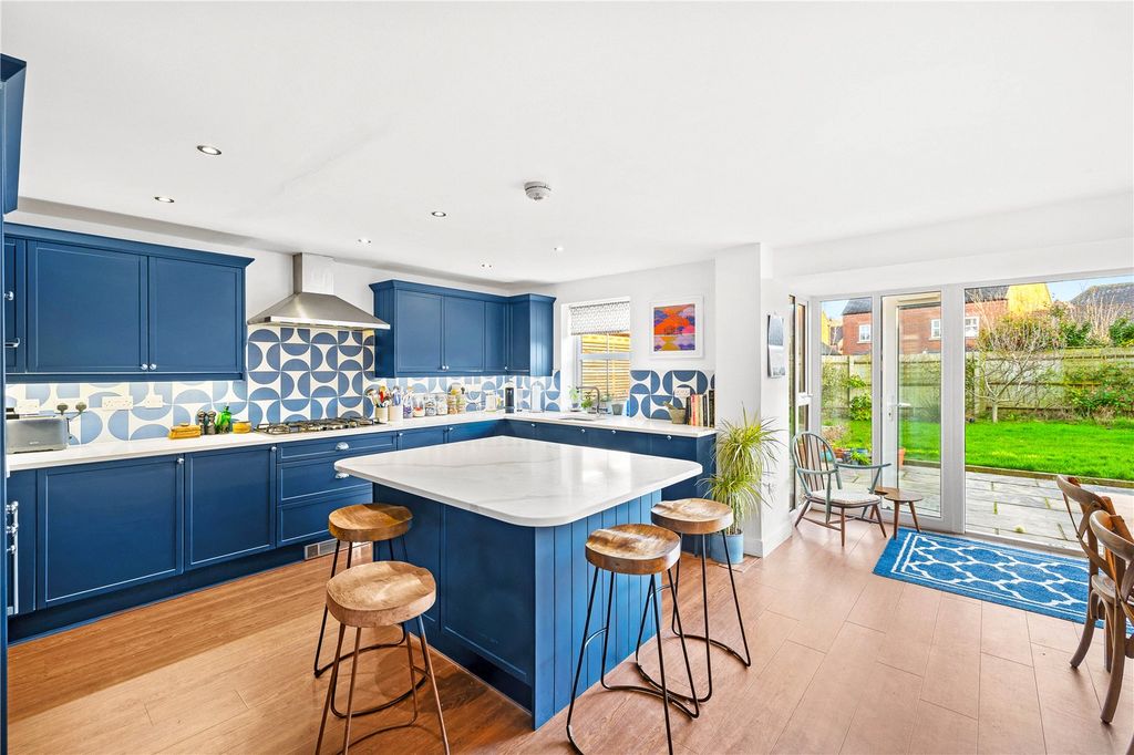 Property photo 2 of 32 Picture No. 21