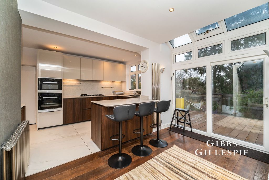 Property photo 3 of 17 Photo