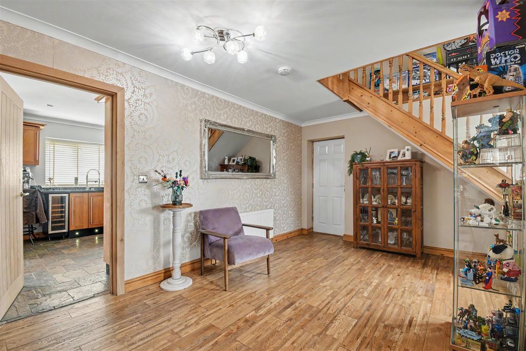 Property photo 3 of 29 Entrance Hallway