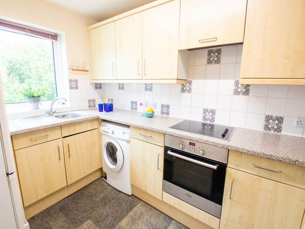 Property photo 3 of 12 Kitchen