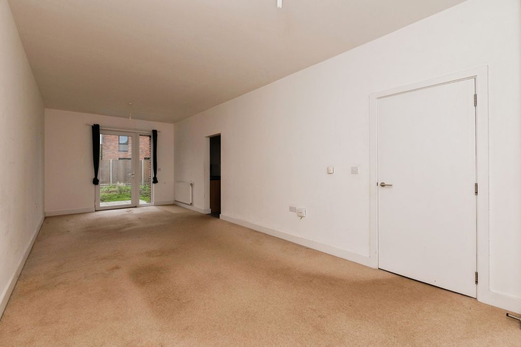 Property photo 3 of 17 Photo