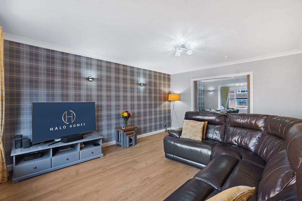 Property photo 2 of 35 Lounge