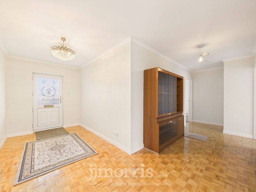 Property photo 3 of 32