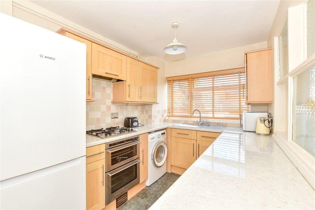 Property photo 3 of 10 Kitchen