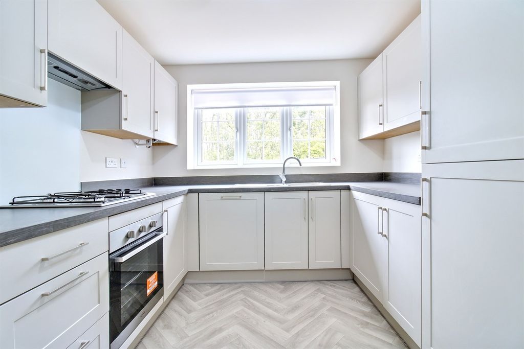 Property photo 2 of 11 Kitchen