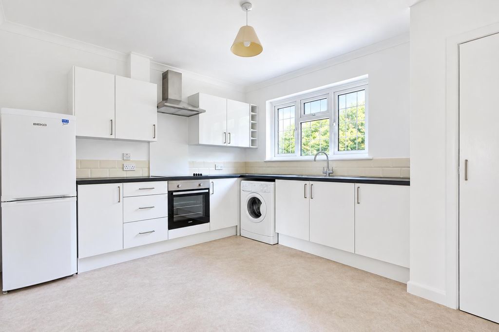 Property photo 2 of 10 Kitchen