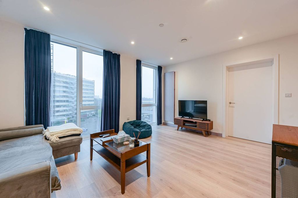 Property photo 2 of 9