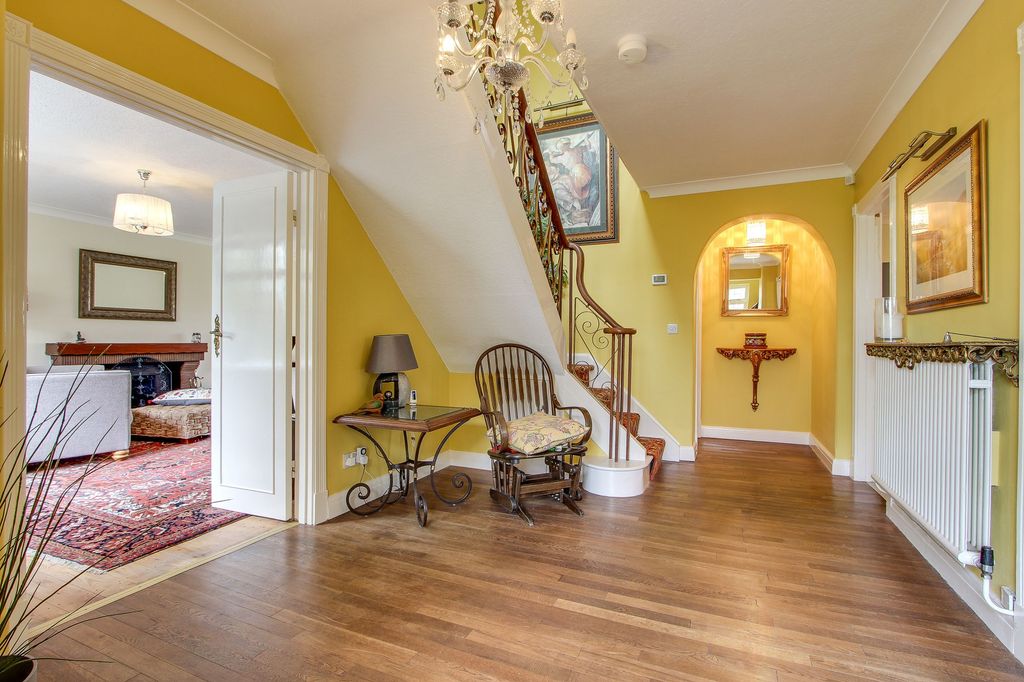 Property photo 3 of 48