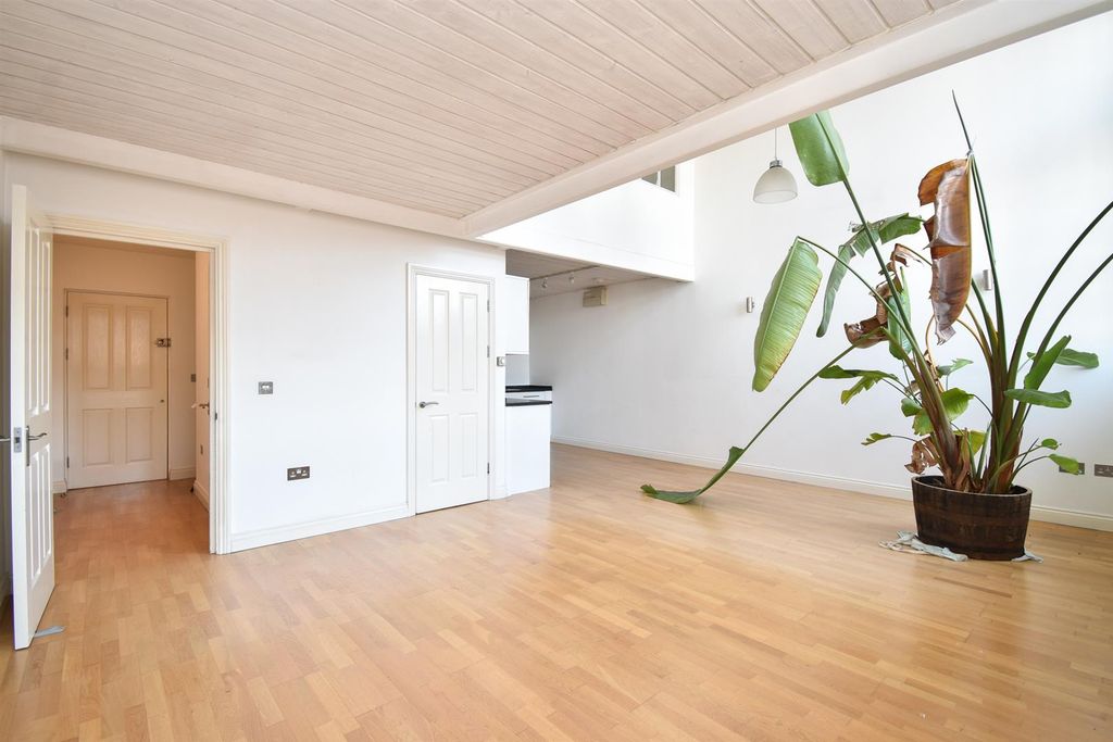 Property photo 3 of 16 Living Space