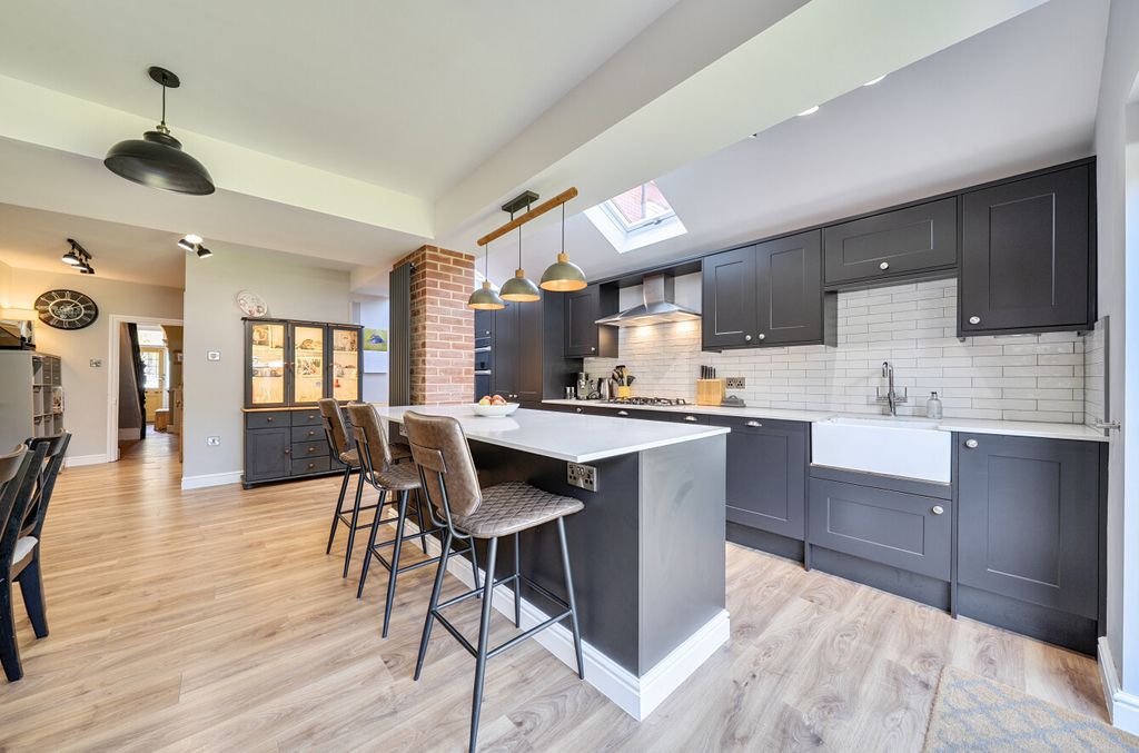 Property photo 3 of 14 1481302-20-6A3557...