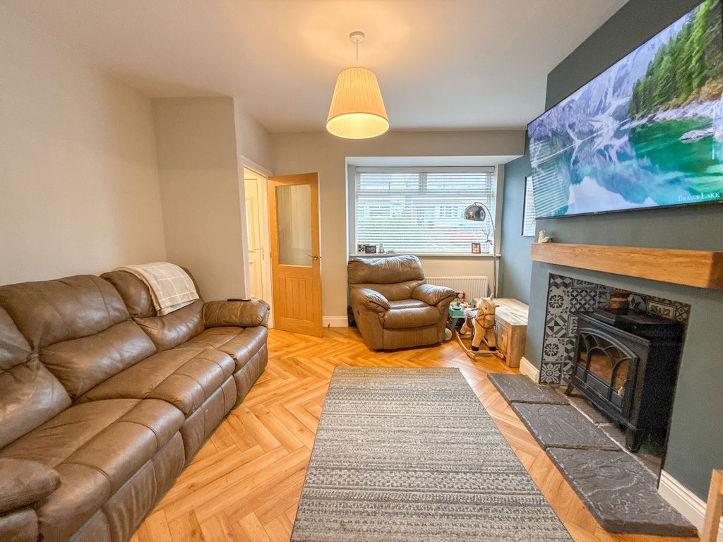 Property photo 2 of 11 Lounge