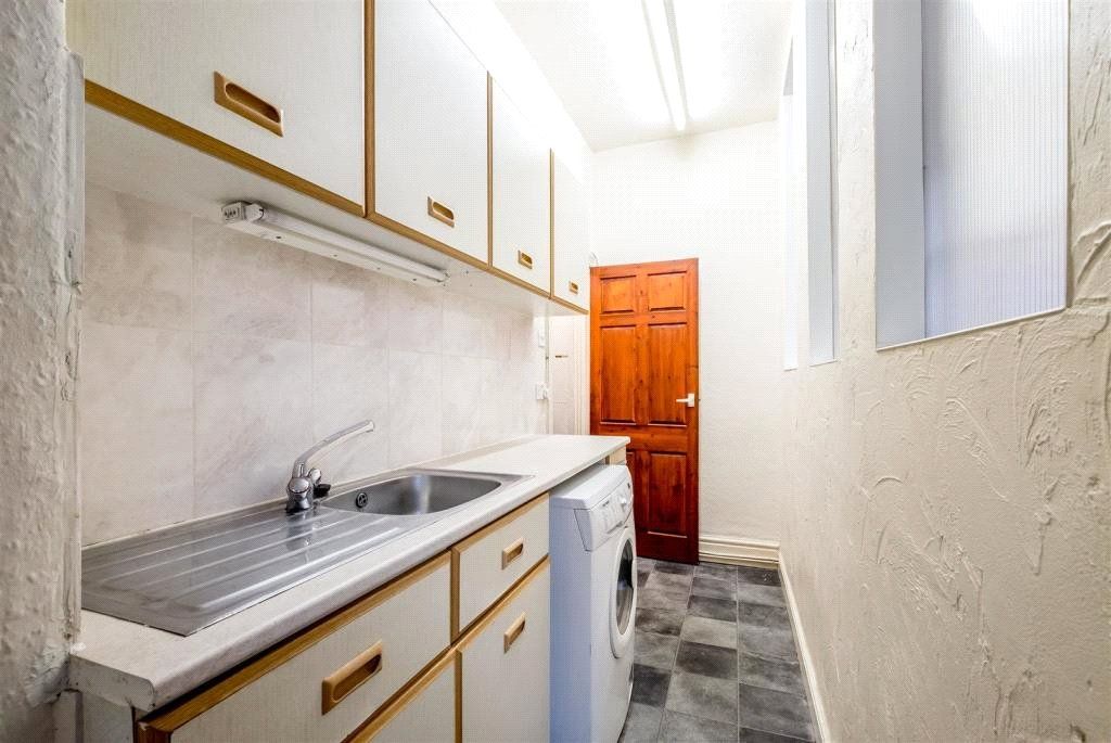 Property photo 3 of 12 Kitchen