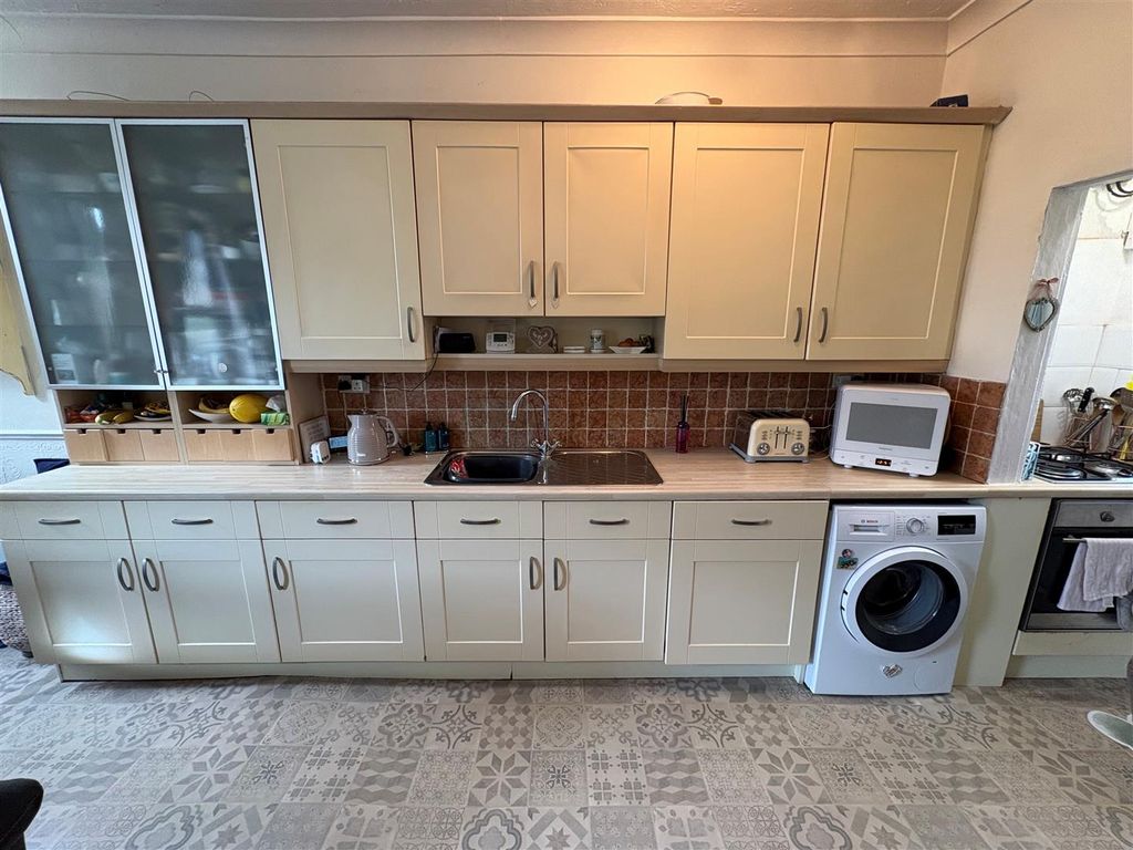 Property photo 3 of 18