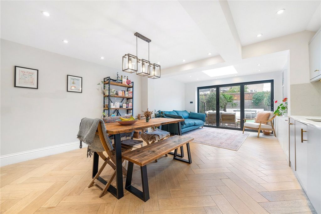 Property photo 2 of 15 Kitchen/Dining