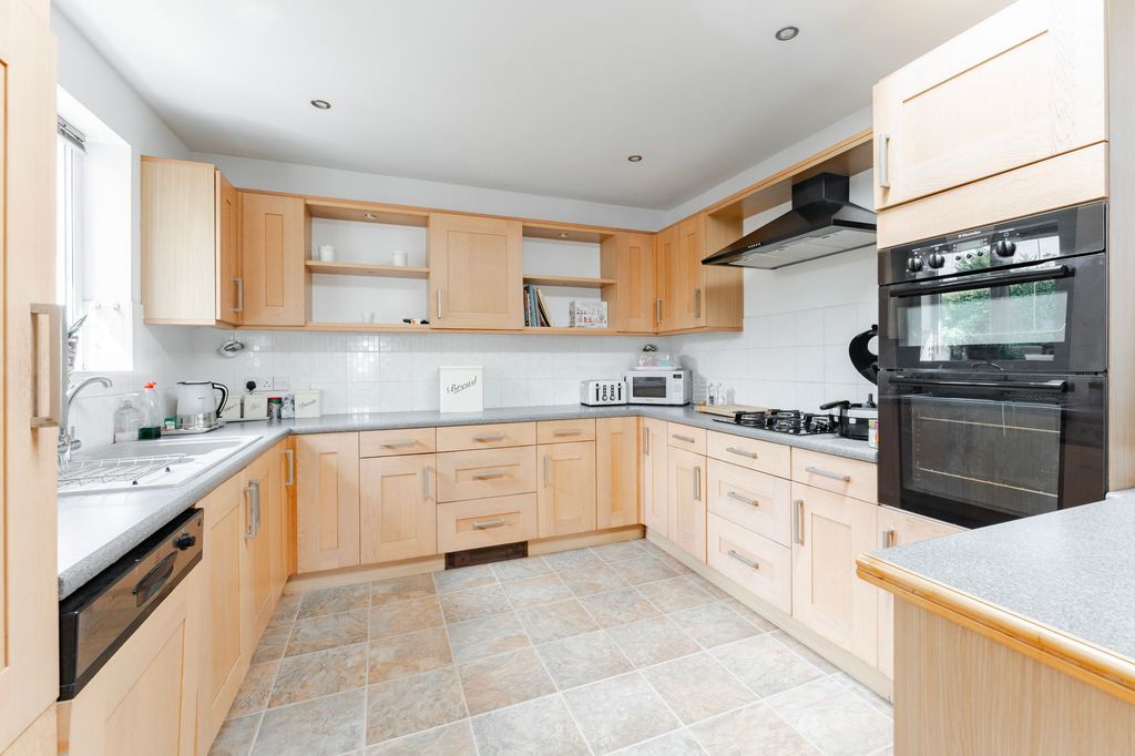 Property photo 3 of 24