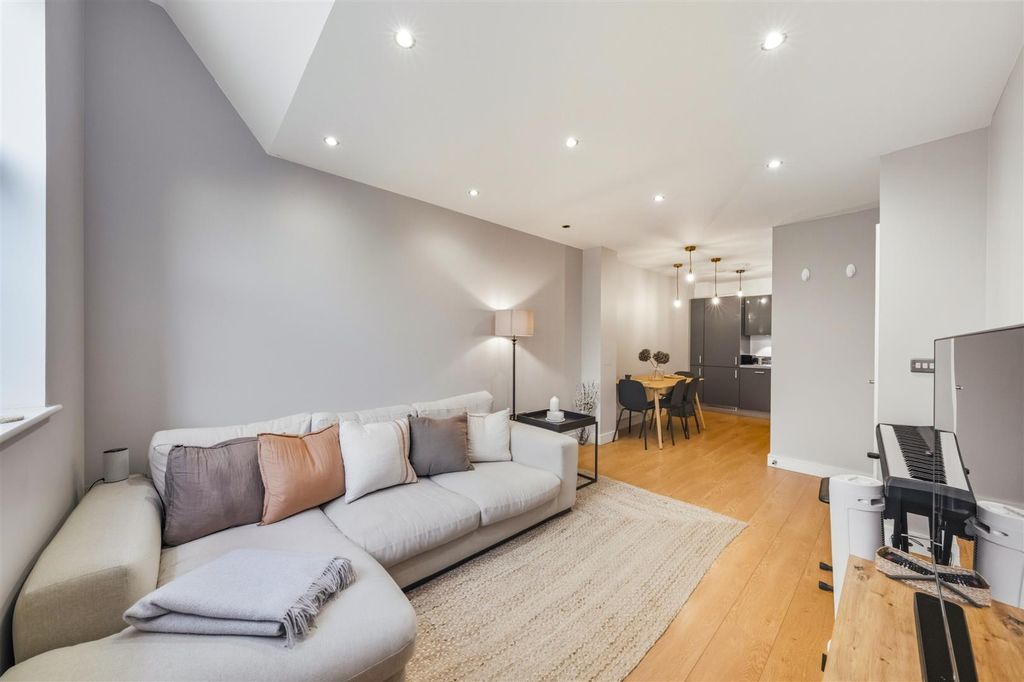 Property photo 3 of 15 Open Plan