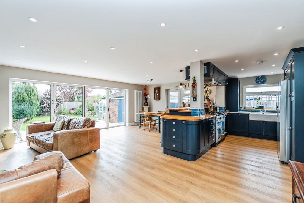 Property photo 2 of 31 Pbox-Img.Jpg