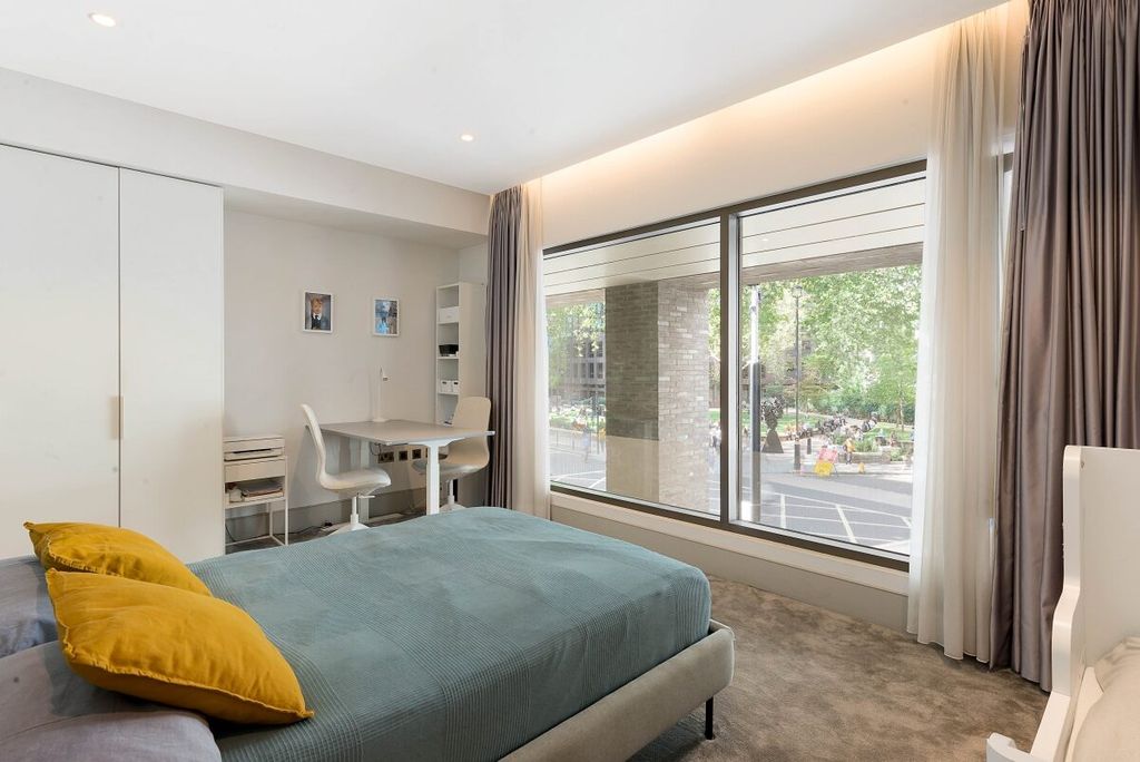 Property photo 3 of 9 Jll
