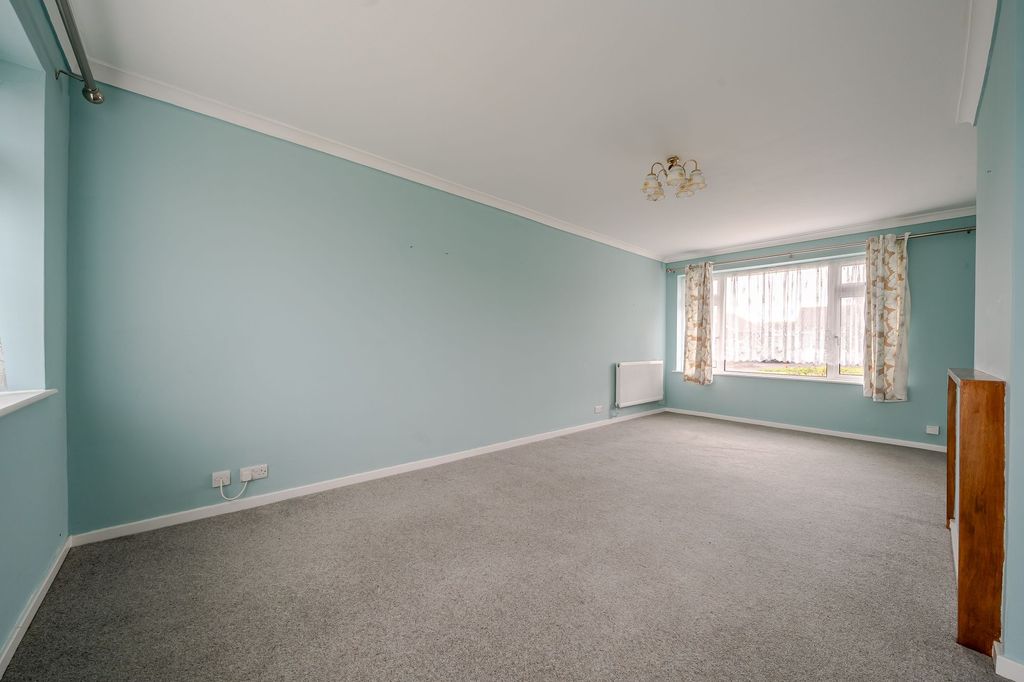 Property photo 3 of 12 Living Room