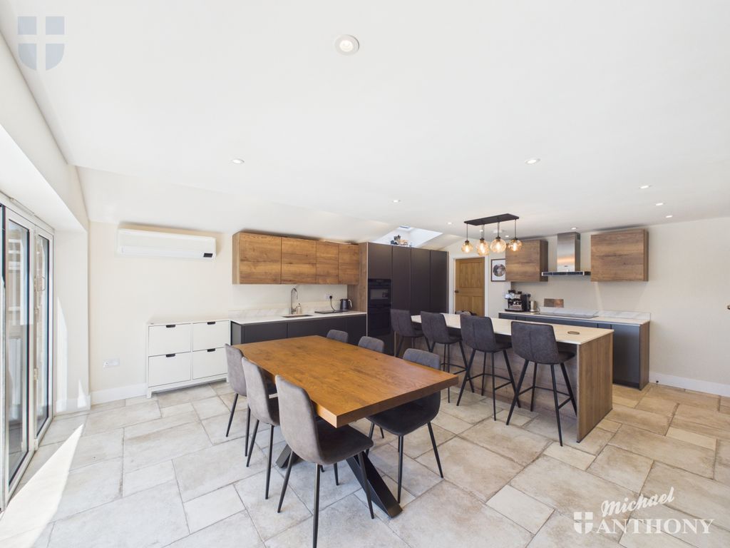 Property photo 2 of 20 9516000Ac96E44B9Ac02430A66988De9_100_Cam03218G0-Pr0995-Still037