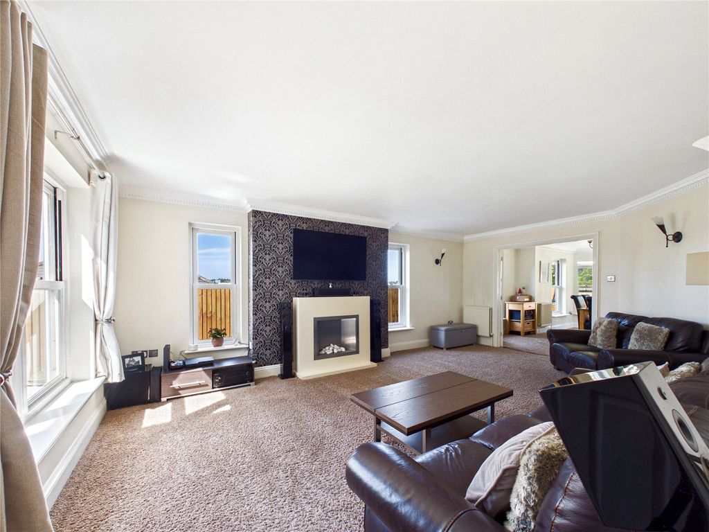 Property photo 2 of 16 Picture No. 03