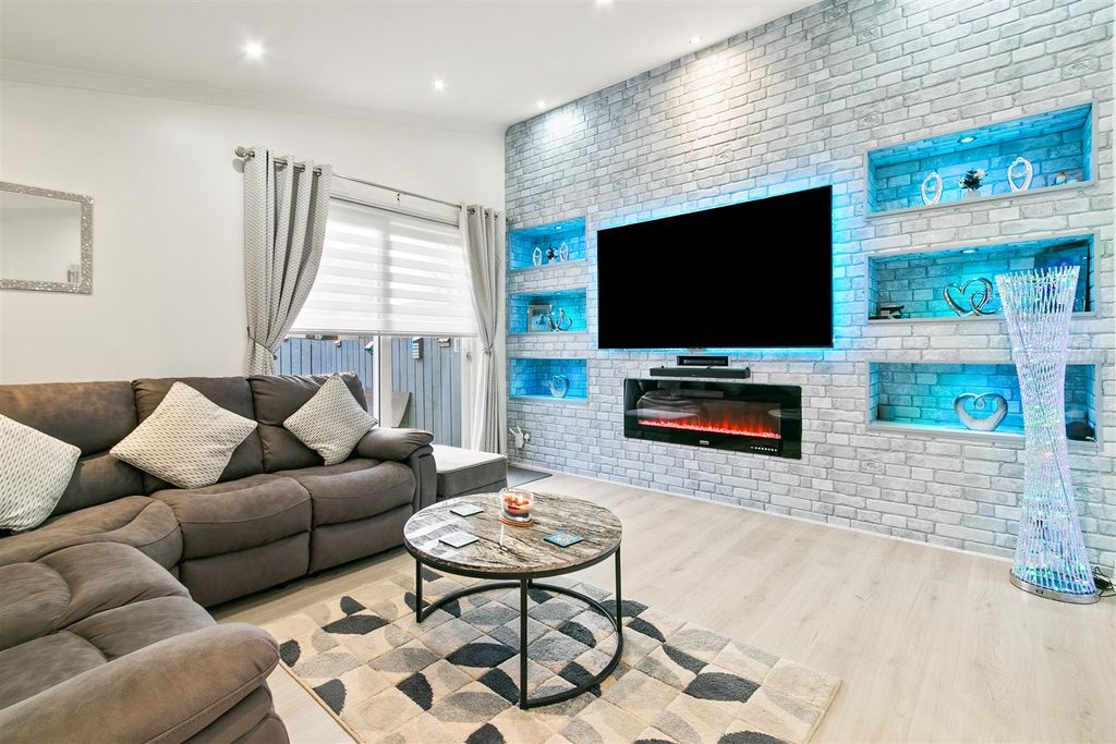 Property photo 2 of 22 Durban-6.Jpg