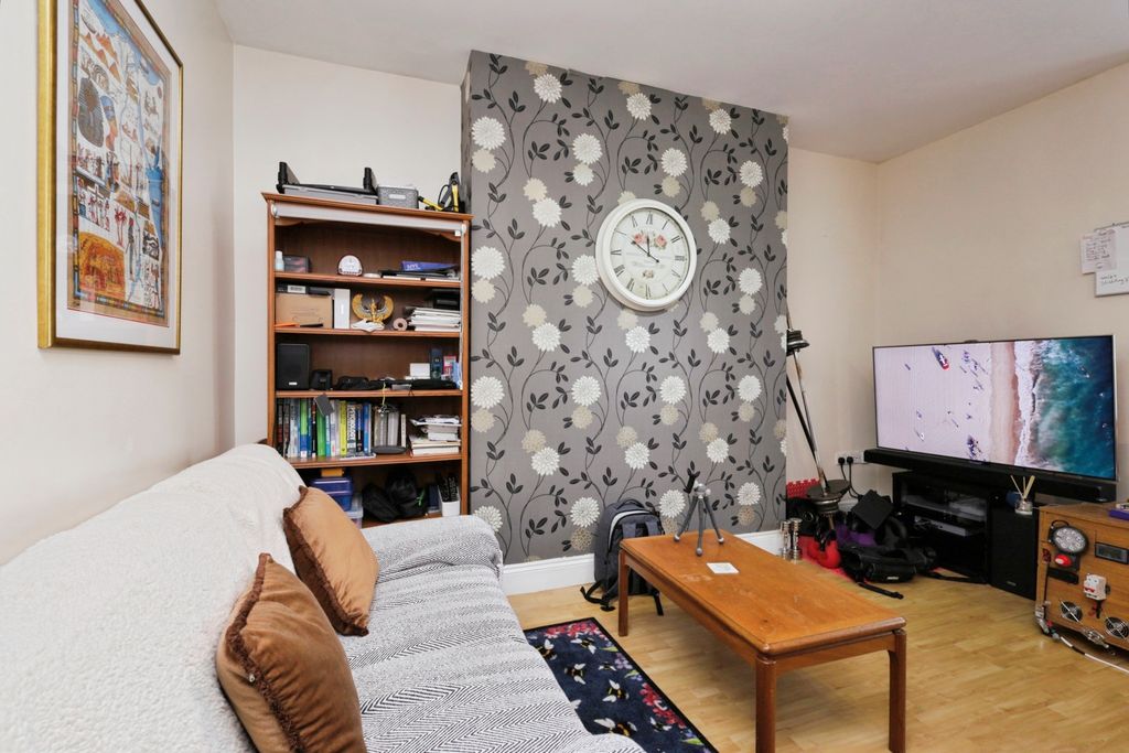 Property photo 3 of 10 Lounge