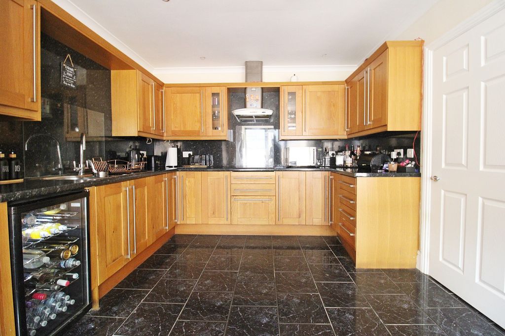 Property photo 2 of 32 Kitchen