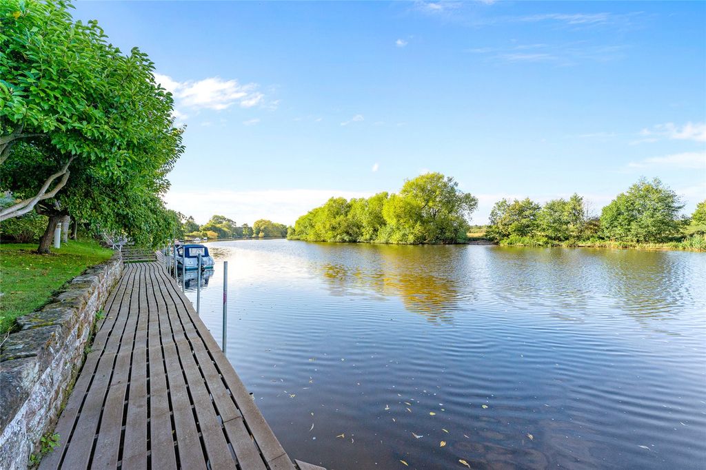 Property photo 2 of 19 Land Stage