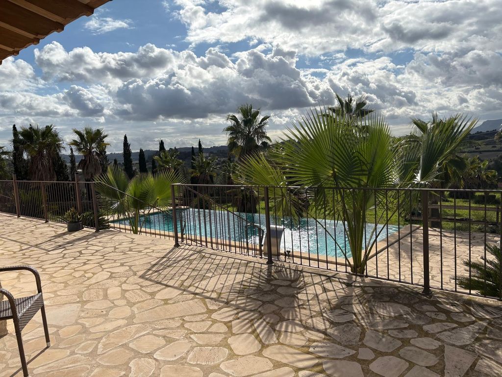 Property photo 3 of 92