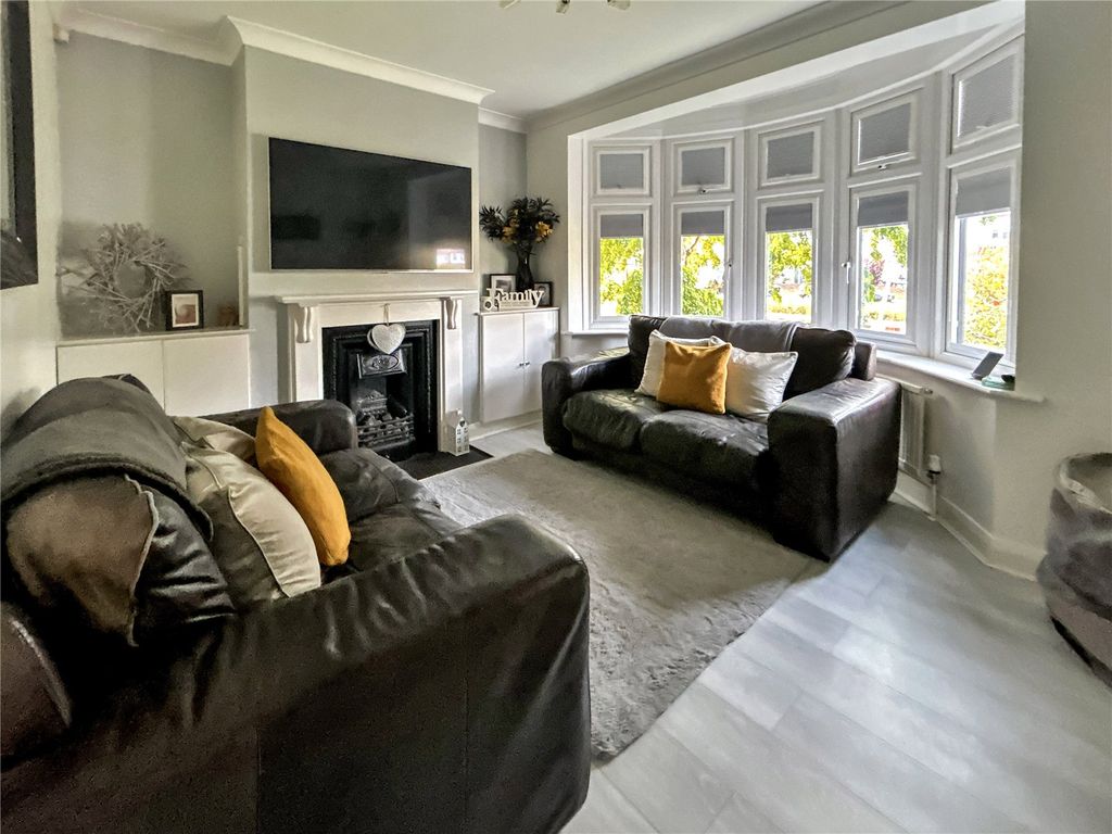 Property photo 3 of 34 Picture No. 14