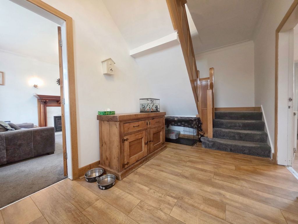 Property photo 3 of 27