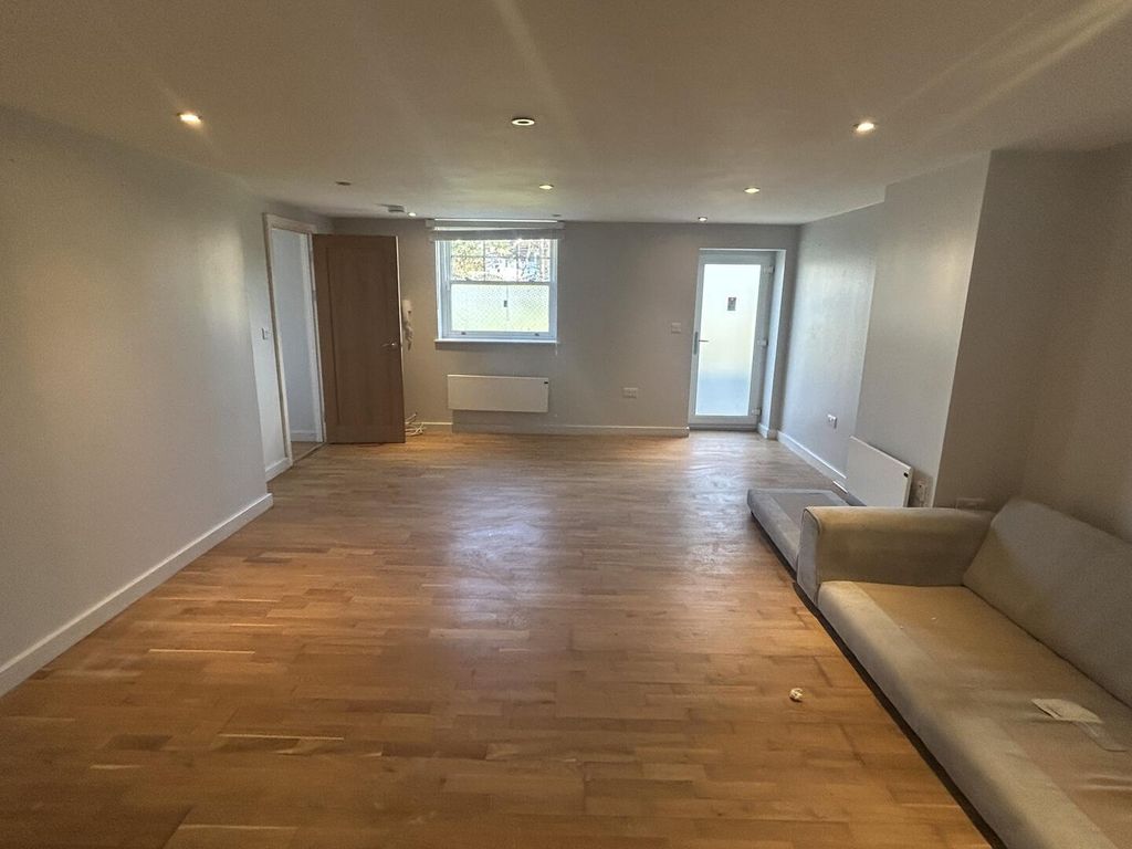 Property photo 3 of 6 Living Room