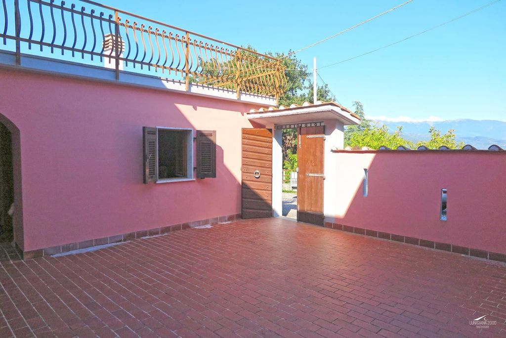Property photo 3 of 93