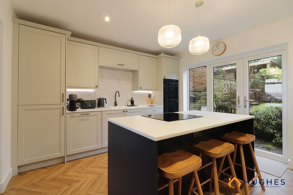 Property photo 1 of 32