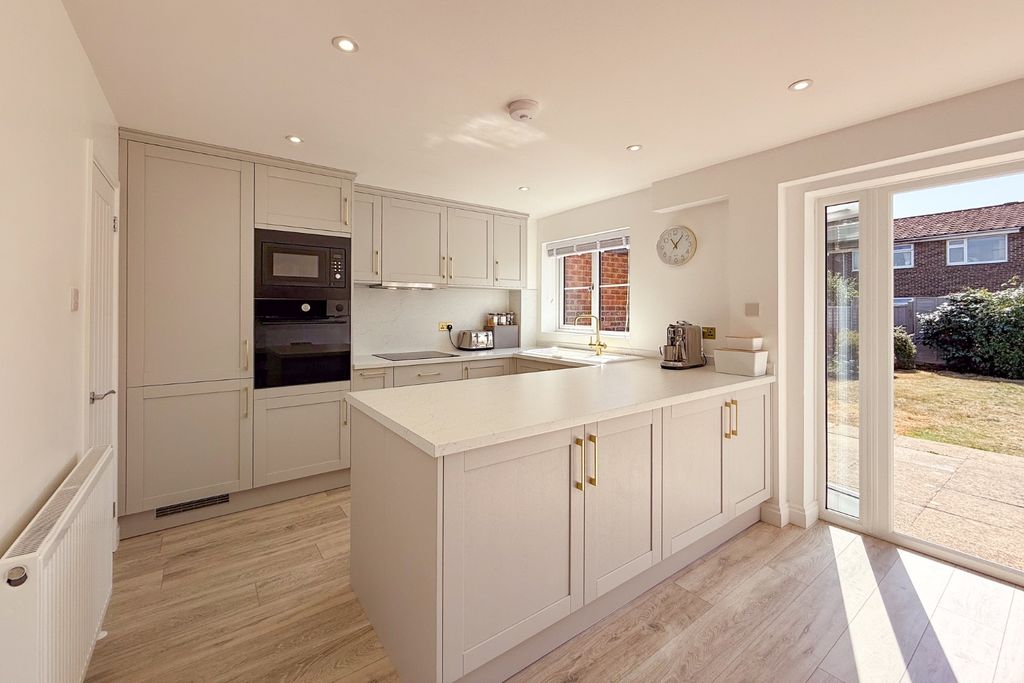 Property photo 3 of 15 4445068