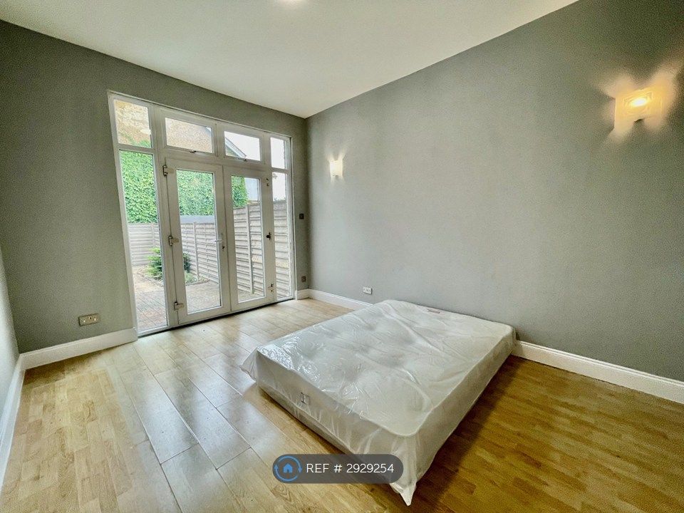 Property photo 1 of 9 Bedroom 1
