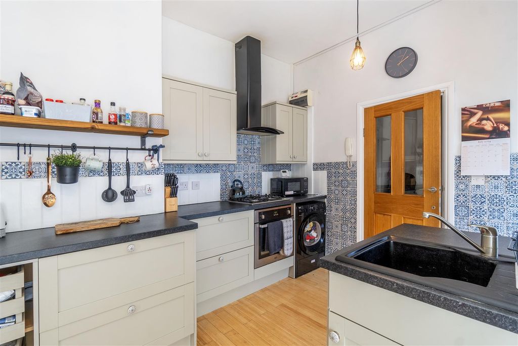 Property photo 3 of 9 Kitchen