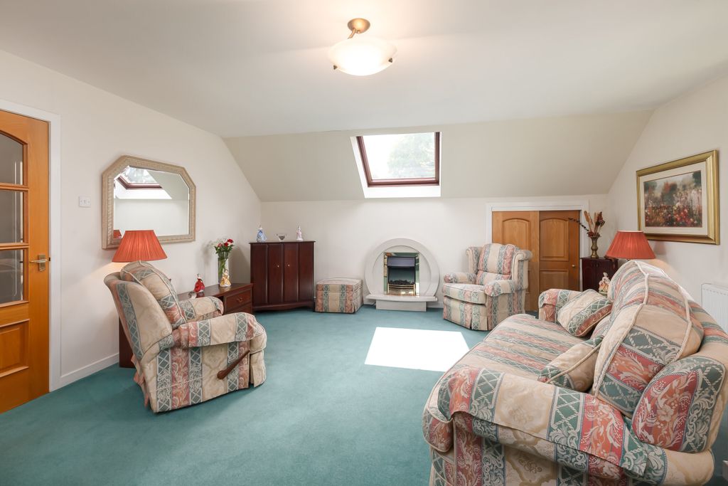 Property photo 3 of 25