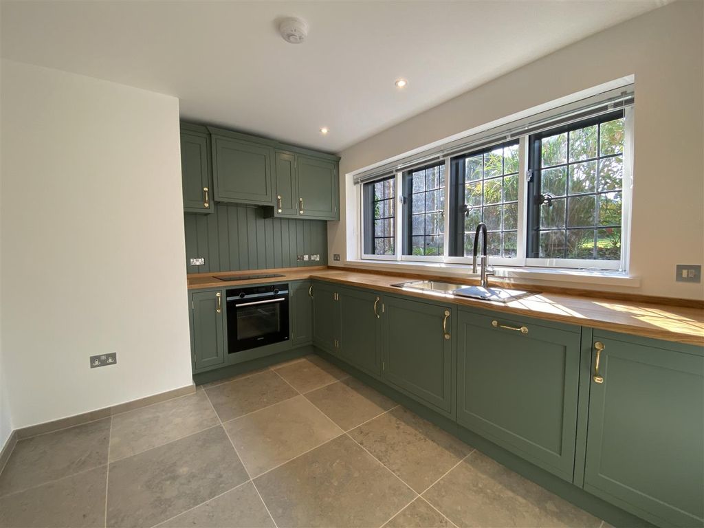 Property photo 2 of 24 Kitchen