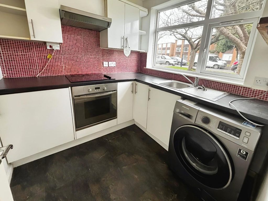 Property photo 2 of 6 Kitchen