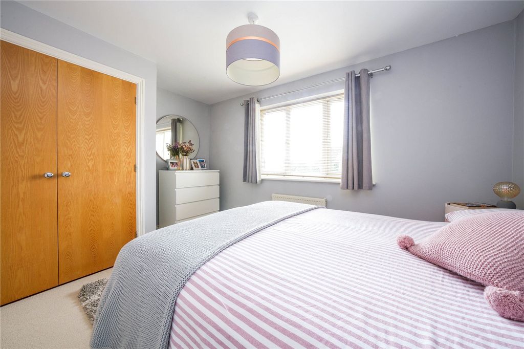 Property photo 3 of 15 Main Bedroom