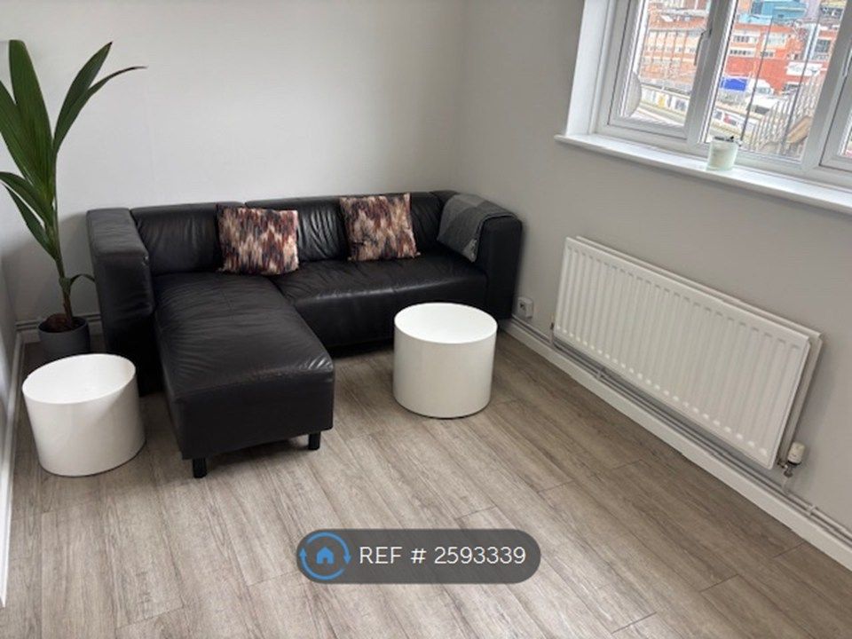 Property photo 3 of 12 Lounge