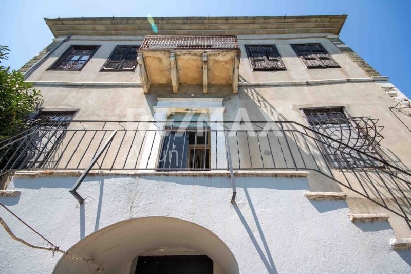 Property photo 1 of 25