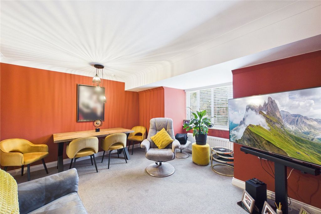 Property photo 2 of 7 Living/Dining Room
